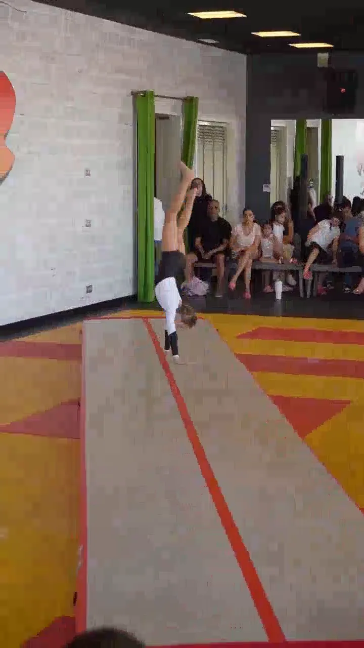 Aperçu vidéo d'un cours de gymnastique à OZ'ARTS
